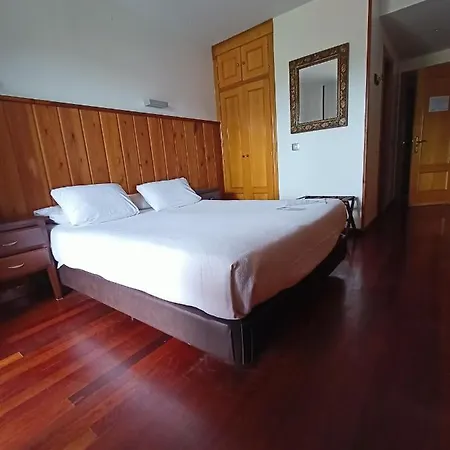 ホテル Rural Cuartamenteru ポオ・デ・リャネス