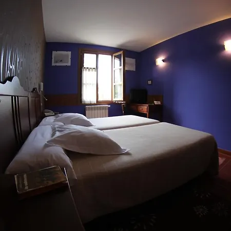 Rural Cuartamenteru Hotel 2*