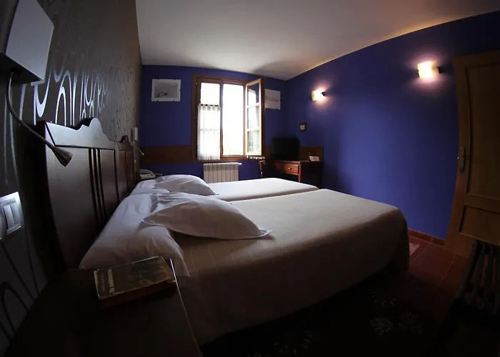 Rural Cuartamenteru Hotel 2*